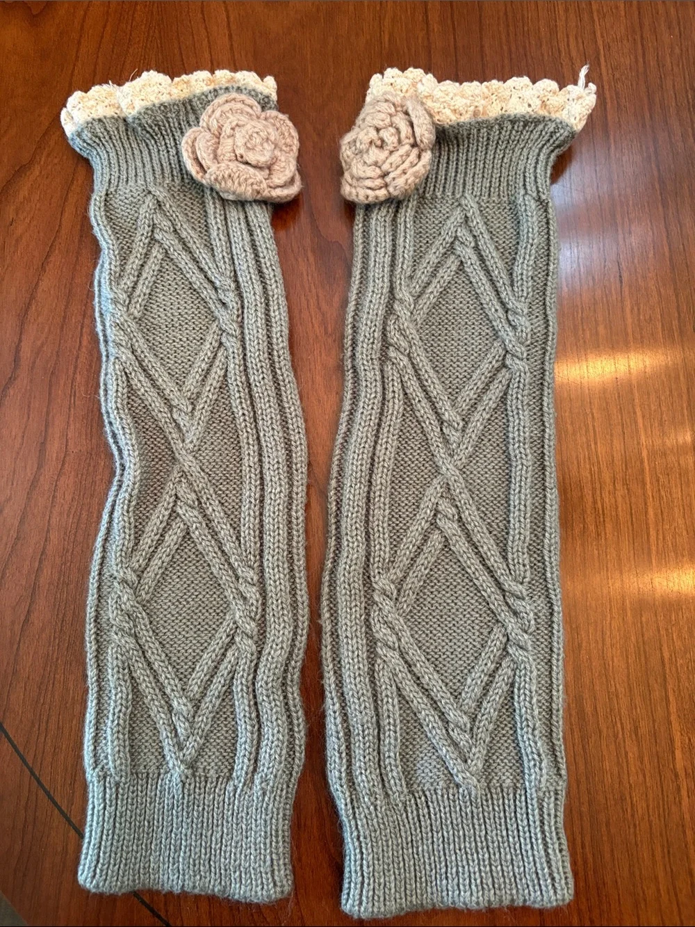 Source Unknown Gray Knit Cable Leg Warmers with Lace Flower Trim